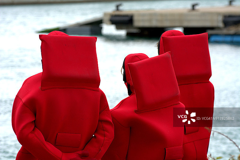 船舶遇难紧急救生服图片素材