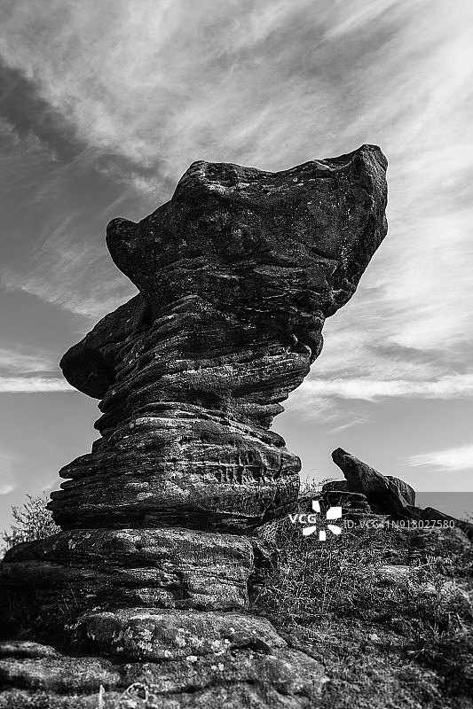 上升的岩石图片素材
