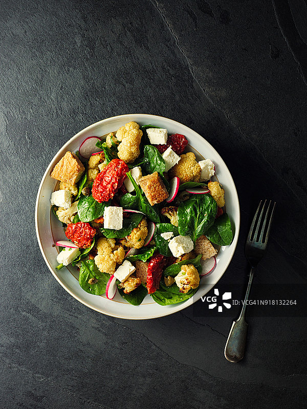 冬季面包沙拉图片素材