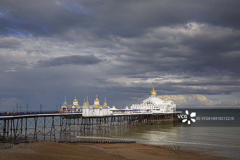 萨塞克斯郡伊斯特本码头和海滩图片素材