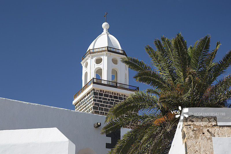 西班牙加那利群岛瓜达卢佩圣母教堂钟楼图片素材