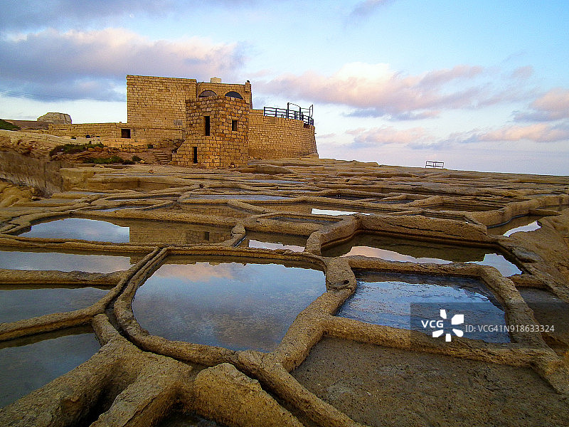 戈佐岛马萨尔福恩附近Xwejni湾的盐田图片素材