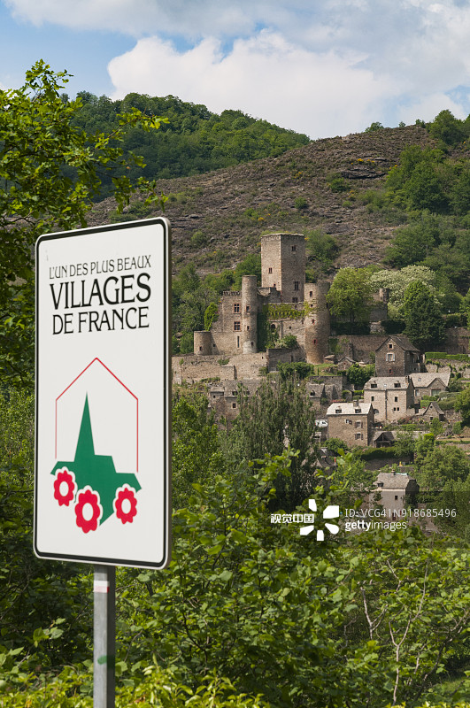 贝尔卡斯泰尔村庄和城堡图片素材