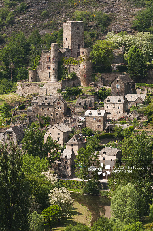 贝尔卡斯泰尔村庄和城堡图片素材