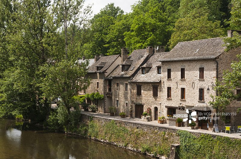 阿韦龙河畔的房屋图片素材
