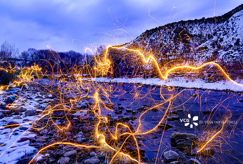 户外景观火花光绘图片素材