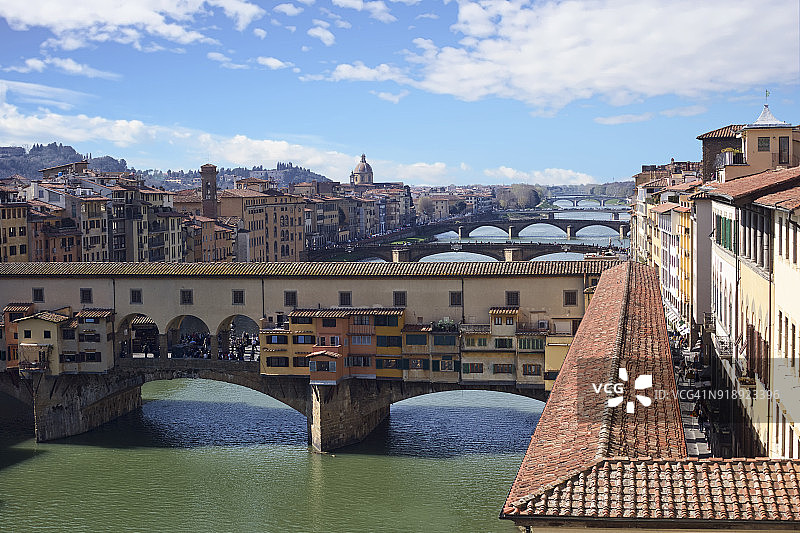 瓦萨里走廊，佛罗伦萨旧桥，意大利图片素材