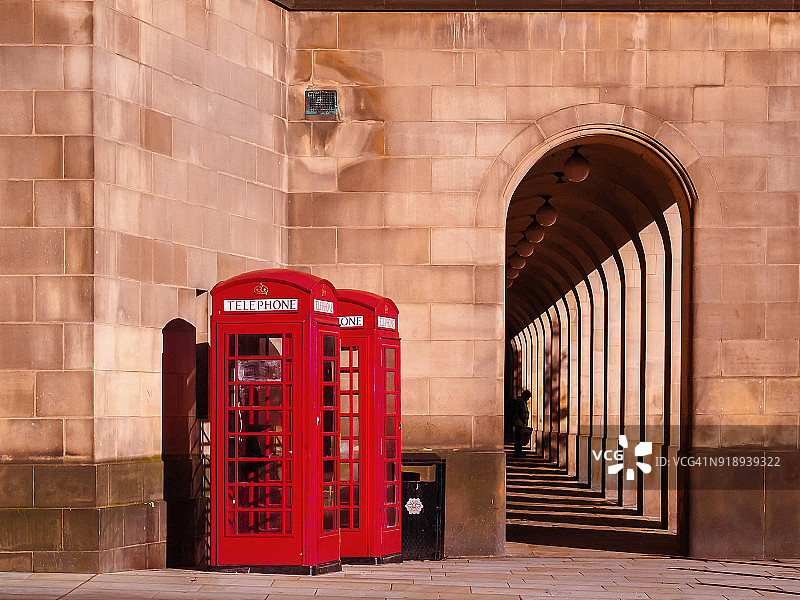 英国曼彻斯特红色电话亭图片素材