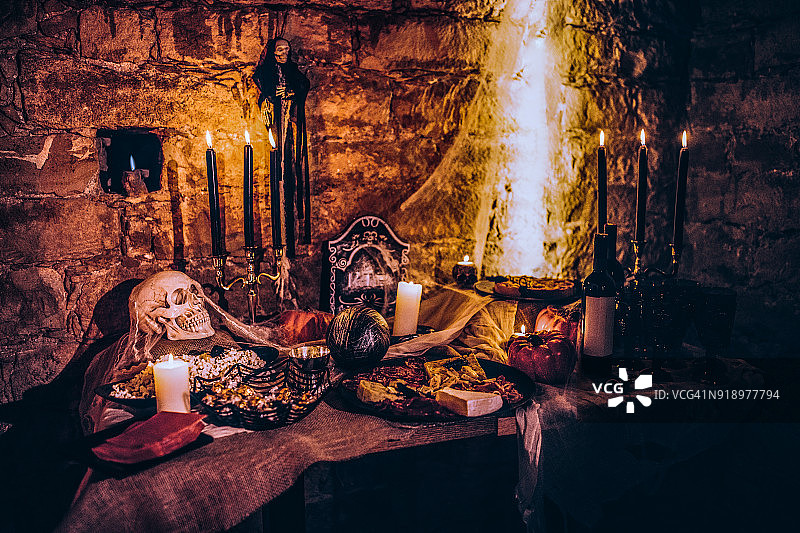 恐怖万圣节派对上的食物装饰图片素材