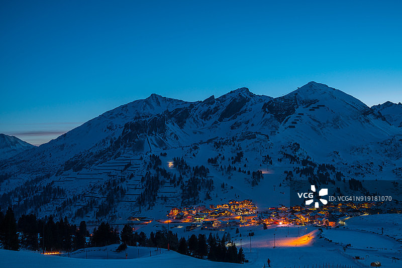 冬季山村的傍晚图片素材