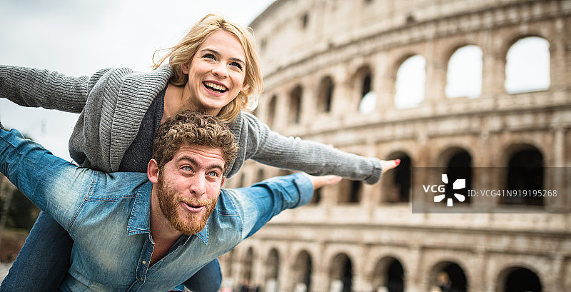 在罗马旅行的游客图片素材