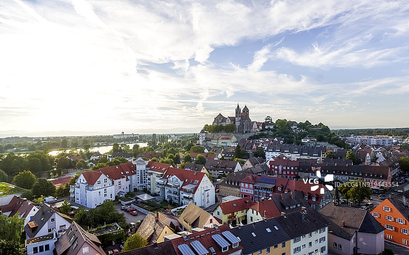 德国巴登-符腾堡州布赖萨赫老城区远眺布赖萨赫敏斯特图片素材