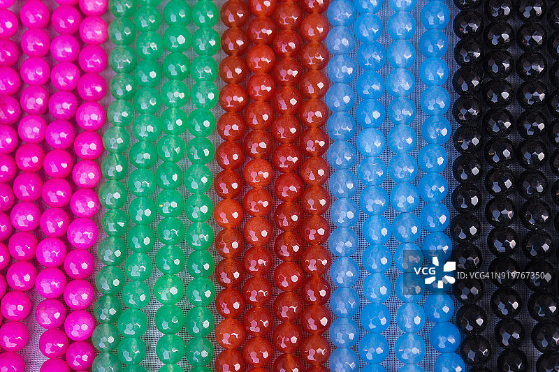 彩色手工串珠首饰图片素材