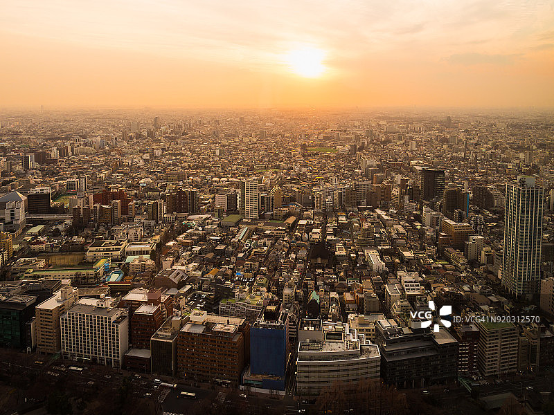 东京日落时分的城市景观图片素材