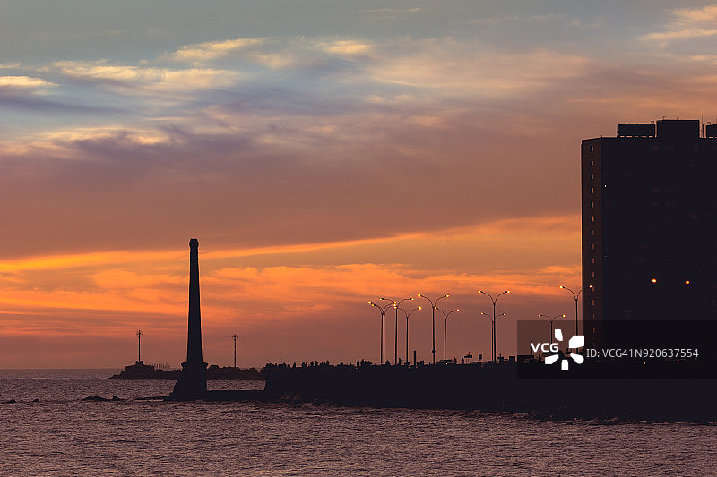 蒙得维的亚市中心海岸线日落图片素材