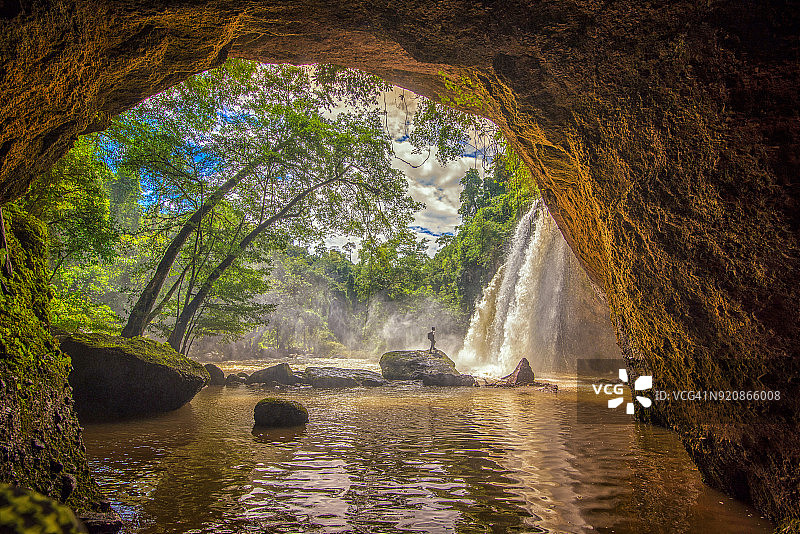 泰国考艾国家公园里的海乌苏瓦特瀑布图片素材