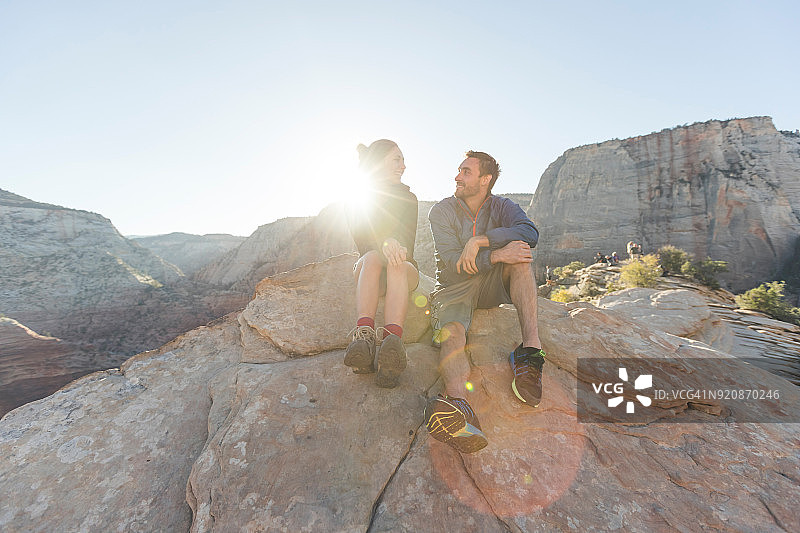 悬崖上的日期图片素材