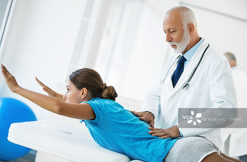 背部问题图片素材