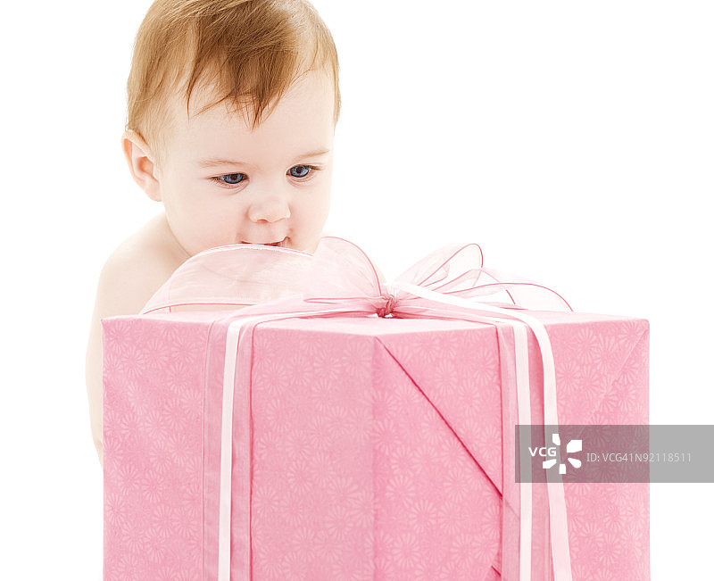 抱着大礼盒的男婴图片素材