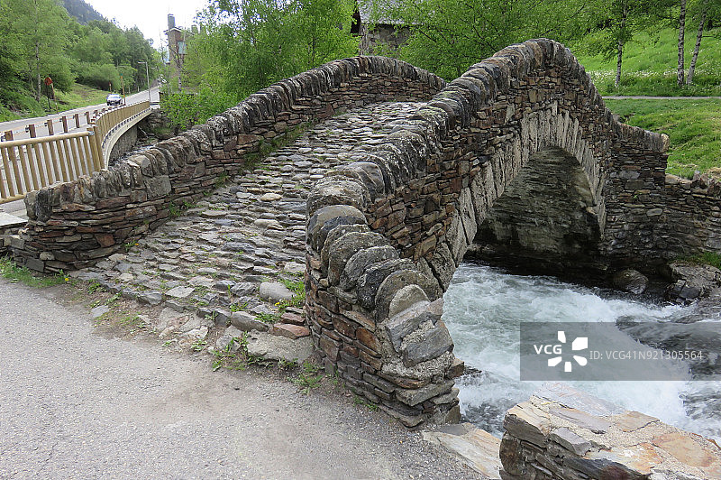 瓦利拉德诺德河上的石桥（奥尔迪诺教区，安道尔）图片素材