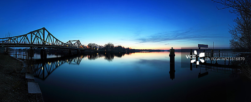 柏林和波茨坦之间的格利尼克桥全景（德国）图片素材