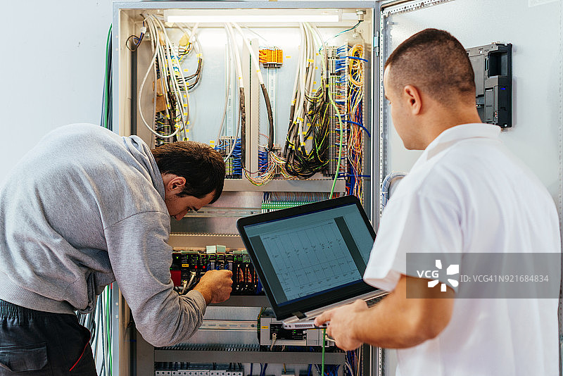 工业电源评测图片素材