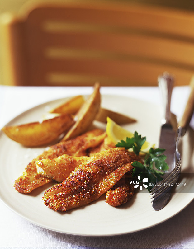 香辣柠檬鳎目鱼配土豆角图片素材