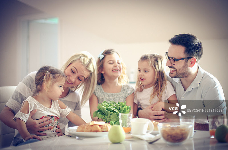 他们每天都离不开彼此图片素材