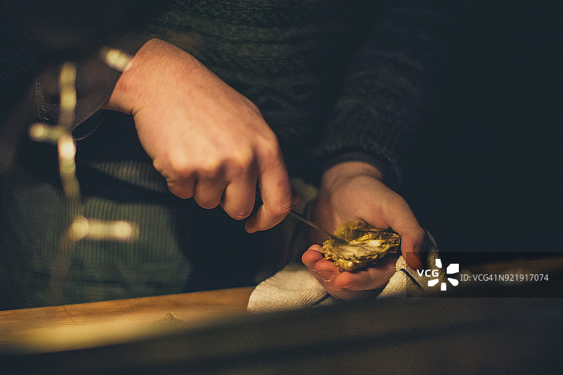 厨师在商业厨房工作图片素材