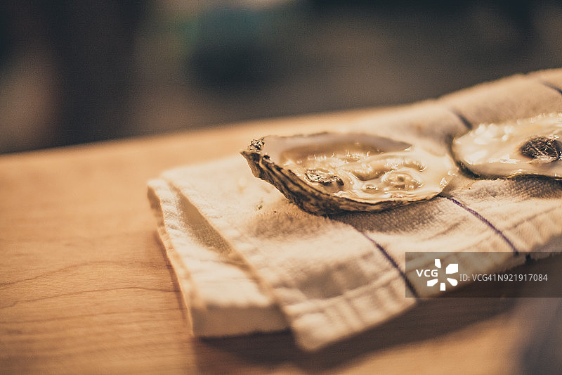 厨师在商业厨房工作图片素材