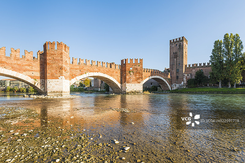 卡斯特维奇奥桥，维罗纳，威尼托，意大利图片素材