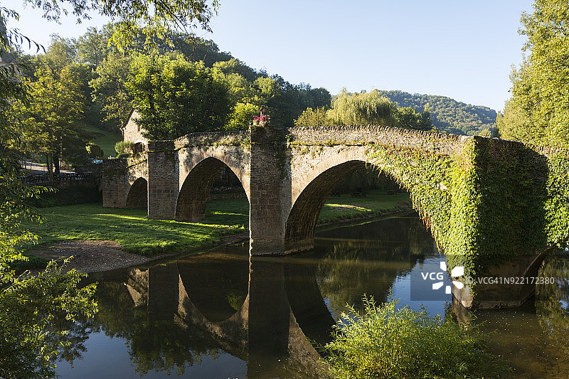 历史悠久的阿韦龙河大桥图片素材