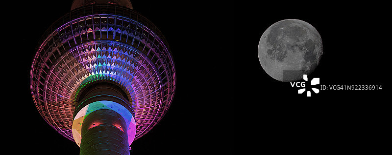 柏林：月亮与电视塔（德国）图片素材