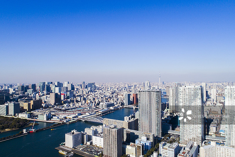 大海、晴朗的天空和东京图片素材