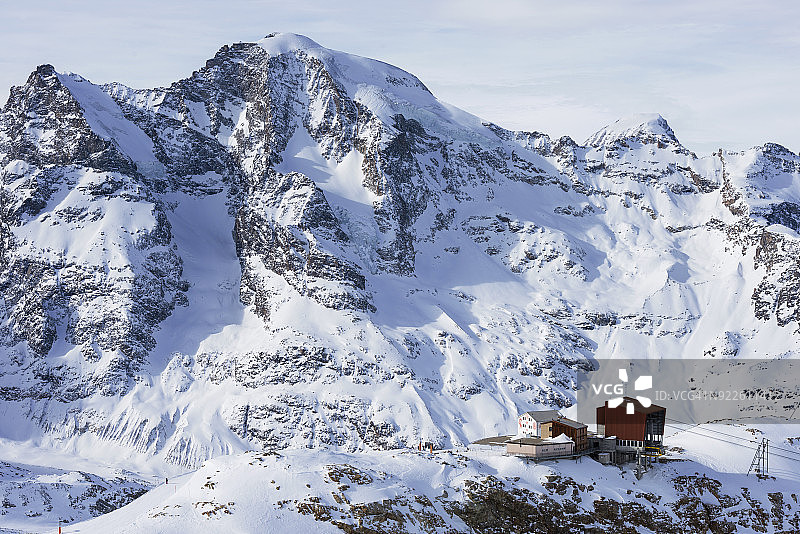 迪亚沃莱扎缆车山站，背景是莫尔特拉奇峰，格里松斯，瑞士图片素材
