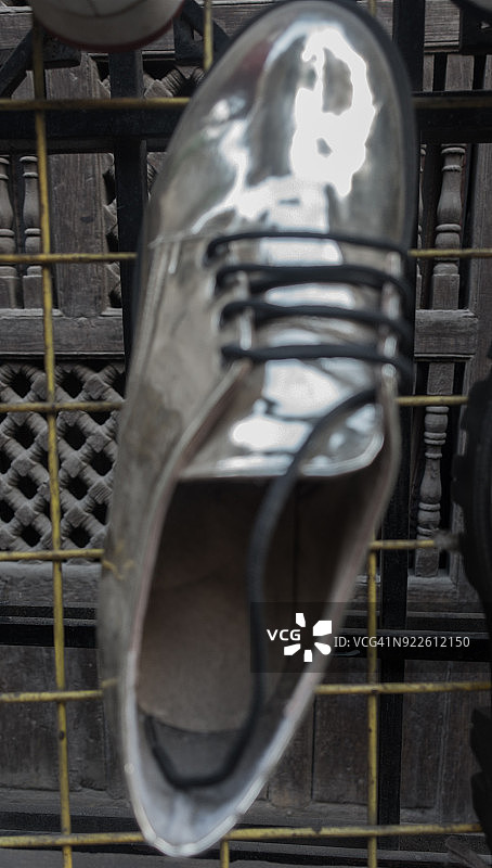 银色鞋子，埃及开罗图片素材