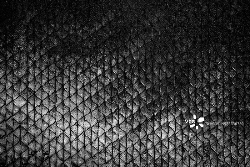 黑白烧毁床架底部特写图片素材