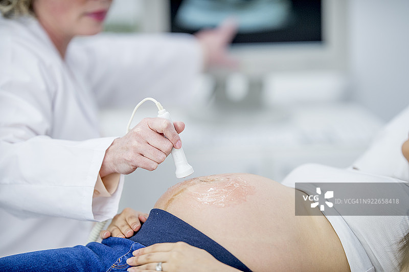 医生和孕妇图片素材