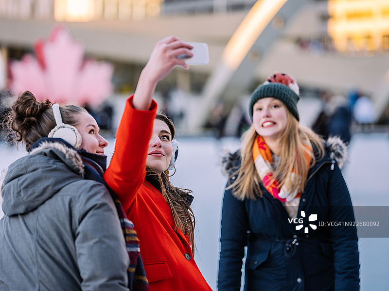 在市中心滑冰图片素材