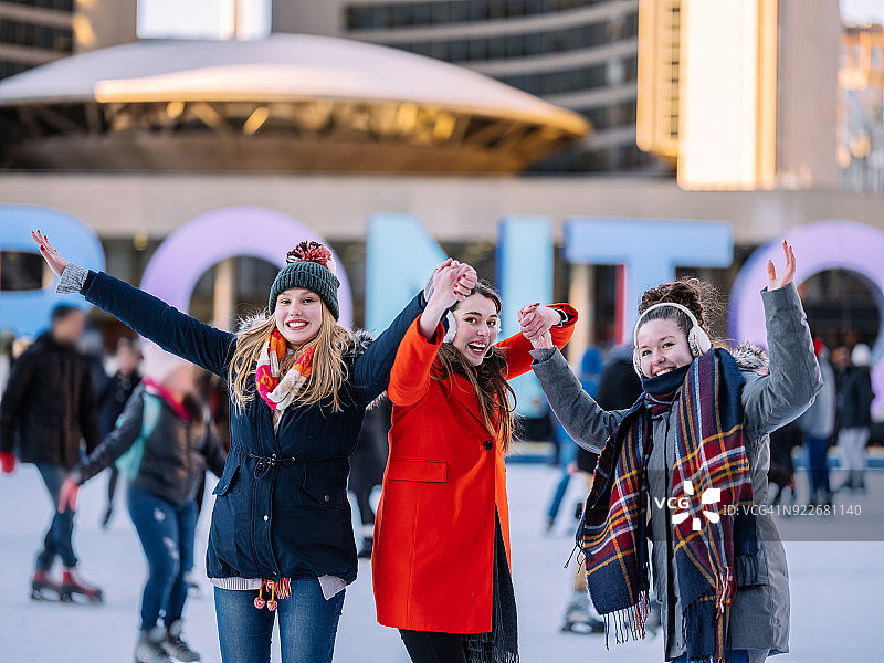 在市中心滑冰图片素材
