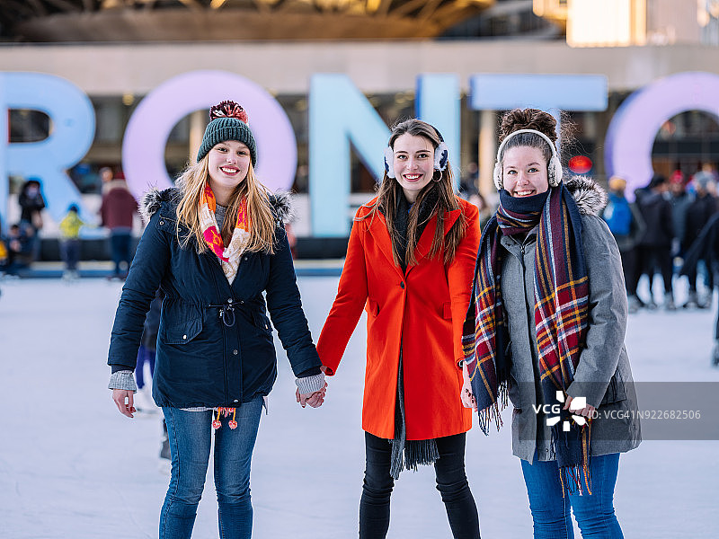 在市中心滑冰图片素材