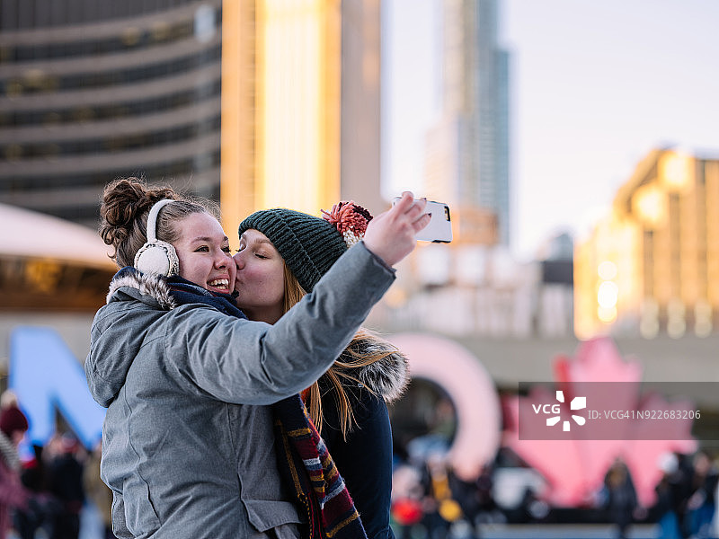 在市中心滑冰图片素材