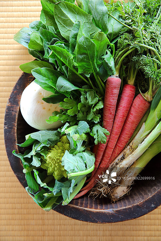 木碗中的京都冬季蔬菜图片素材