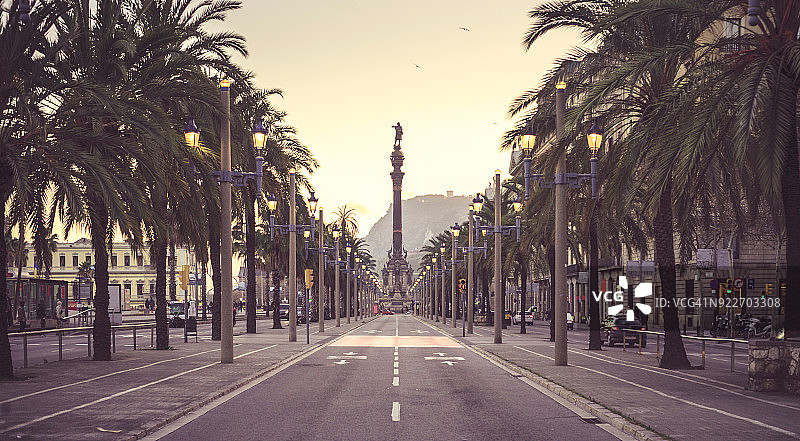 克里斯托弗·哥伦布纪念碑前的科隆大道图片素材