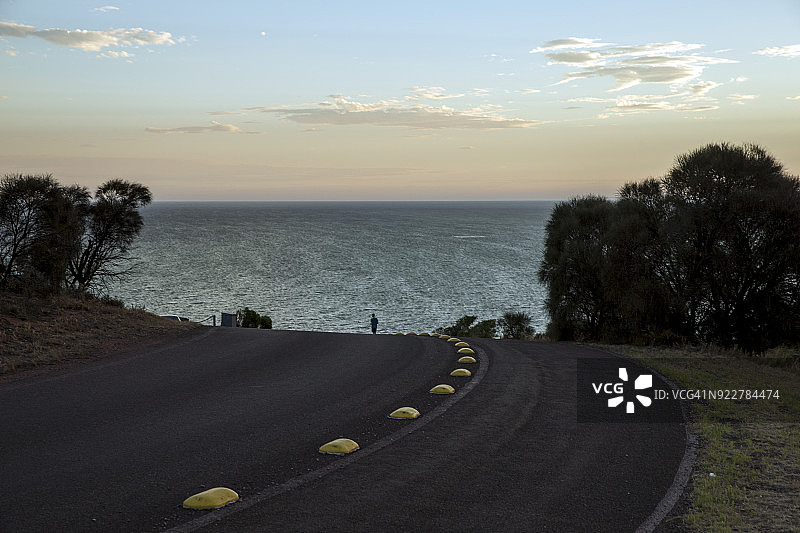 小丘瞭望台图片素材