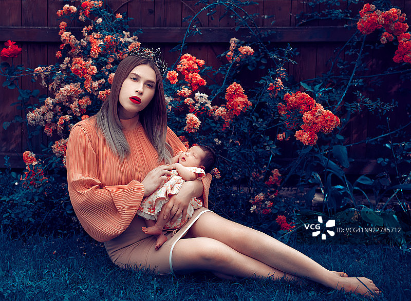 做白日梦的母亲图片素材