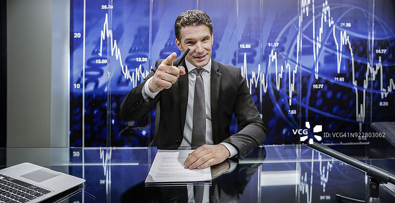 新闻播音员图片素材