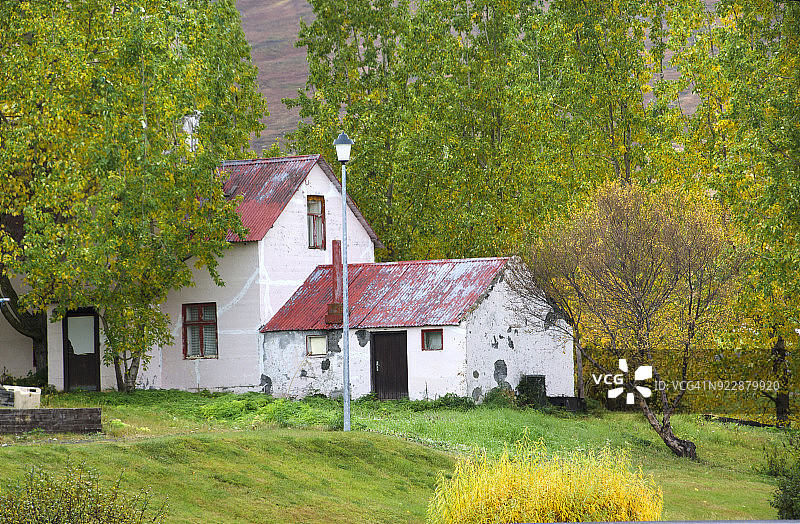 冰岛锡格吕菲厄泽附近的农舍图片素材