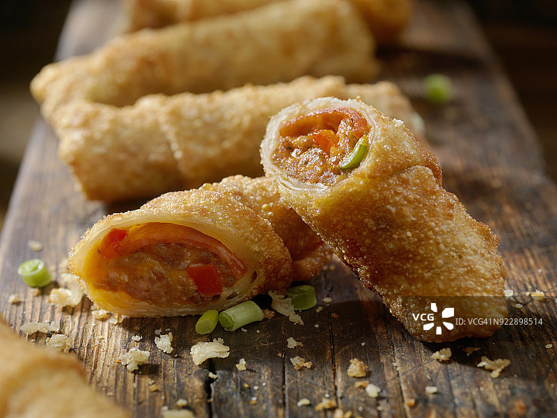 香肠和意式香肠披萨蛋卷图片素材