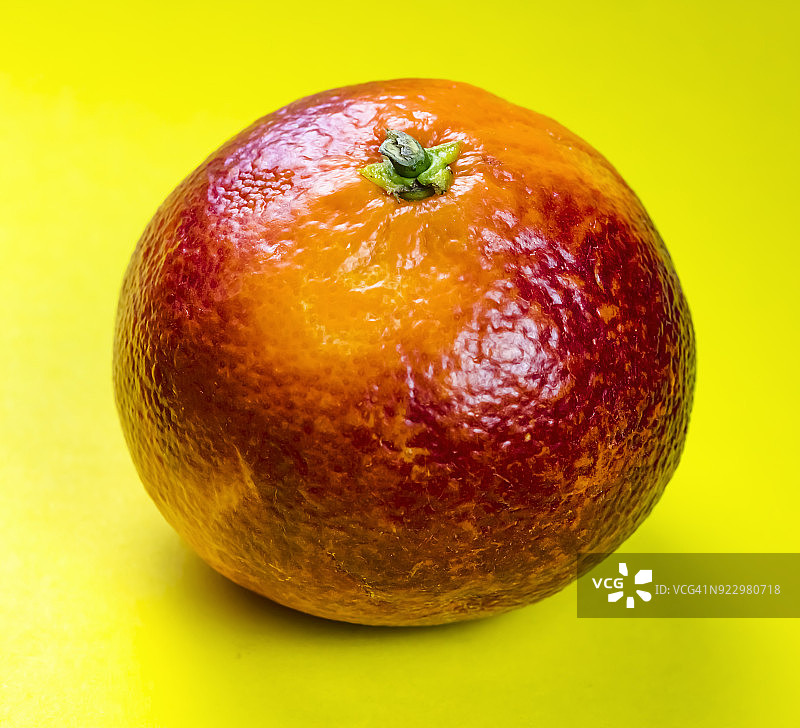 成熟新鲜的有机红色橙子图片素材